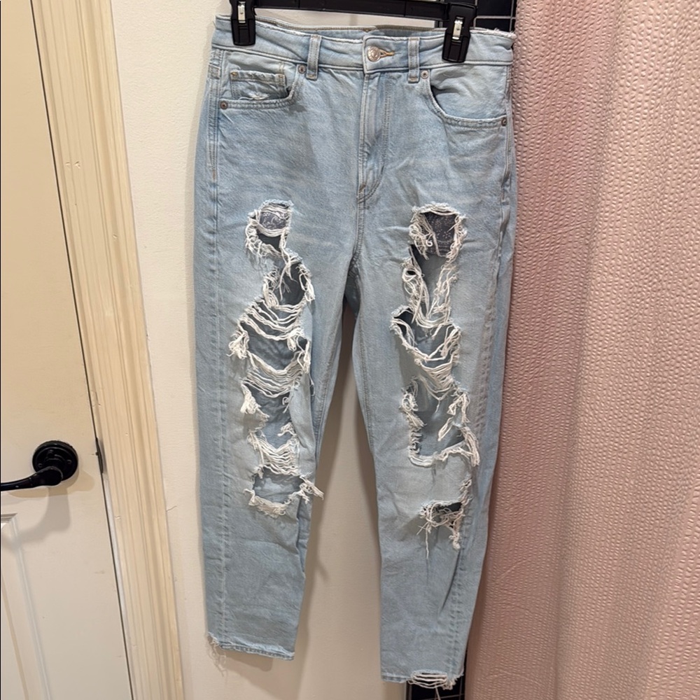 American Eagle Light- Washed Distressed Women's Jeans